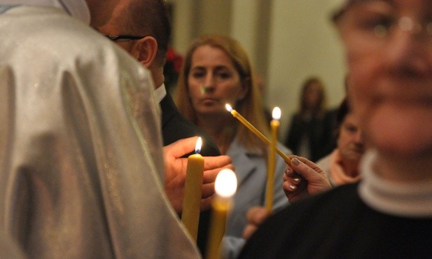 Płonące świece - symboliczny znak duchowej adopcji