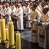 – Kapłani są jak świeca, a modlitwy świeckich jak osłona, która chroni ich przed złem – mówi ks. Bogusław Nagel.