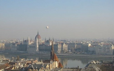 Węgry: Czołowy dziennik opozycyjny zostanie zamknięty