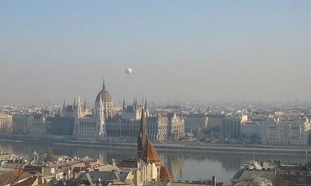 Węgry: Czołowy dziennik opozycyjny zostanie zamknięty