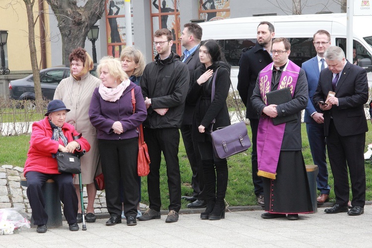 Uroczystości pod pomnikiem Anny Walentynowicz