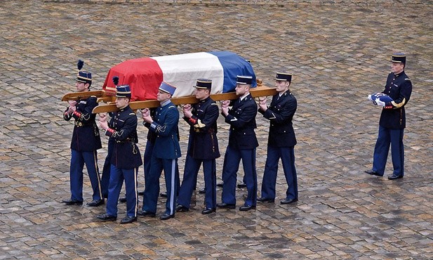 Pogrzeb Arnauda Beltrame’a, który oddał życie za zakładniczkę.  Czy krew męczenników ocali Francję?