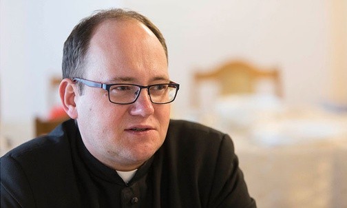 Ks. Wojciech Sabik  – diecezjalny wizytator nauki religii, katecheta w I LO im. w Krośnie.