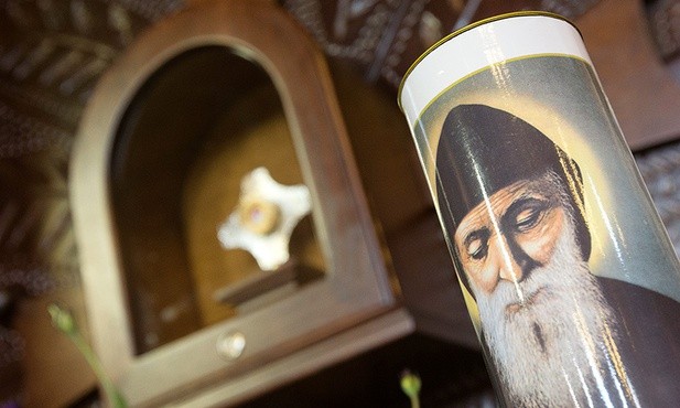 W kościele Krzyża Świętego w Grabówce znajdują się relikwie pierwszego stopnia św. Szarbela.