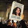 Śmierć Savity Halappanavar, imigrantki z Indii, stała się argumentem używanym przez demonstrantów domagających się legalizacji aborcji.