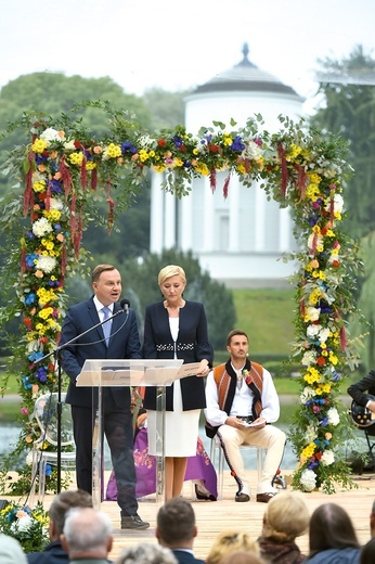 Podczas akcji Narodowe Czytanie para prezydencka czytała „Wesele” Stanisława Wyspiańskiego.