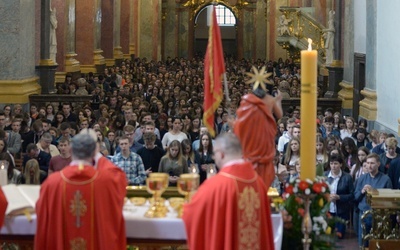 Maturzyści z diecezji radomskiej ze swoim ordynariuszem pielgrzymowali na Jasną Górę