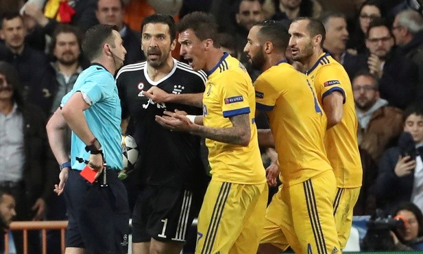 Horror Realu, pewny awans Bayernu