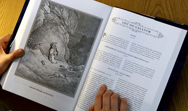 Jak wykazuje badanie, regularna lektura Świętej Księgi jest dla Polaków niełatwym zadaniem. 