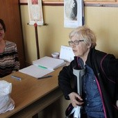 - To, że ktoś o mnie pamięta, to jest bardzo dużo - zapewnia pani Marianna (w środku). Z lewej Barbara Pokorska