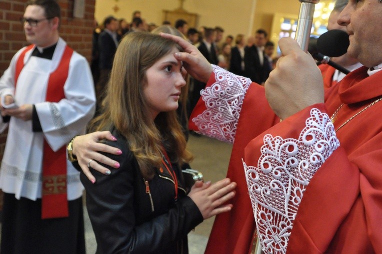 Galeria 2 - Bierzmowanie w par. MBNP w Mielcu