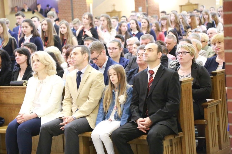 Galeria 1 - Bierzmowanie w par. MBNP w Mielcu