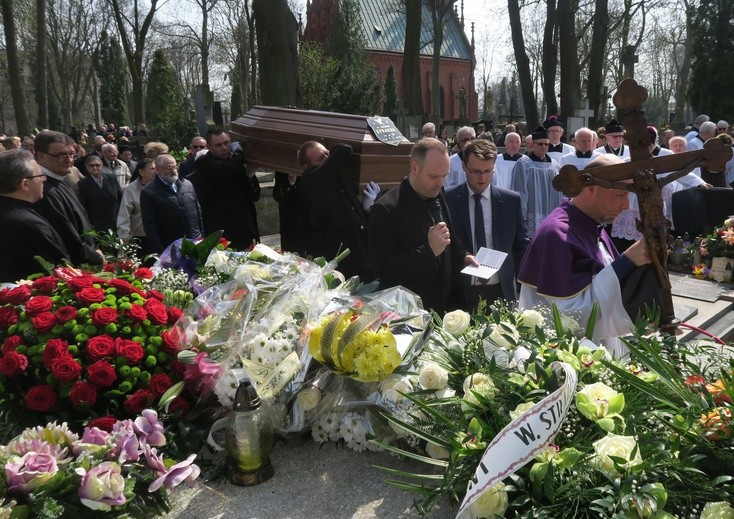 Pogrzeb ks. prał. Władysława Stradzy