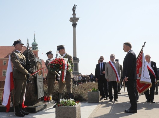 Prezydent Duda oddał hołd ofiarom zbrodni katyńskiej