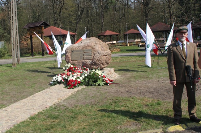 Obelisk leśników w Jedlni-Letnisku 