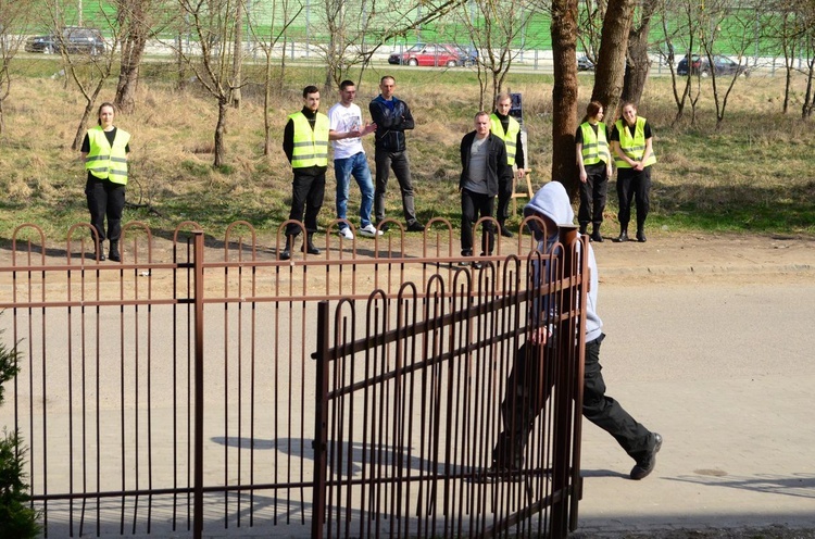 Trening antyterrorystyczny w liceum w Słupsku