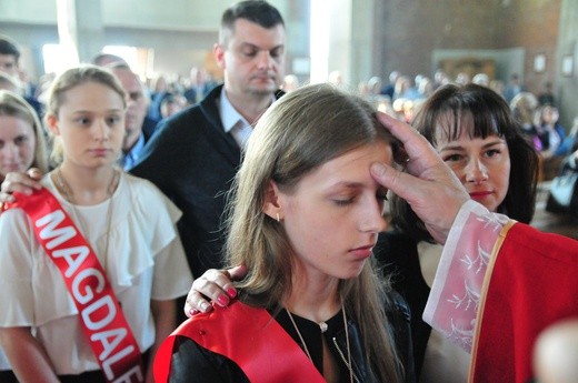 Kard. Dziwisz udzielił bierzmowania młodzieży z parafii św. Jana pawła II w Lublinie