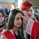 Kard. Dziwisz udzielił bierzmowania młodzieży z parafii św. Jana pawła II w Lublinie