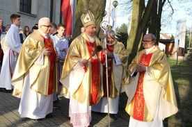 Krzyże w Krzyżu i zmartwychwstanie