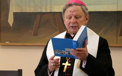 Bp Henryk zachęca, by ten czas zaowocował indywidualnym i wspólnotowym pochylaniem się nad Biblią