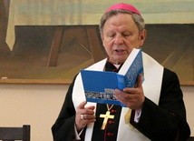 Bp Henryk zachęca, by ten czas zaowocował indywidualnym i wspólnotowym pochylaniem się nad Biblią