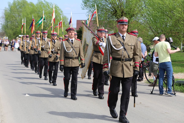 Parada straży grobowych