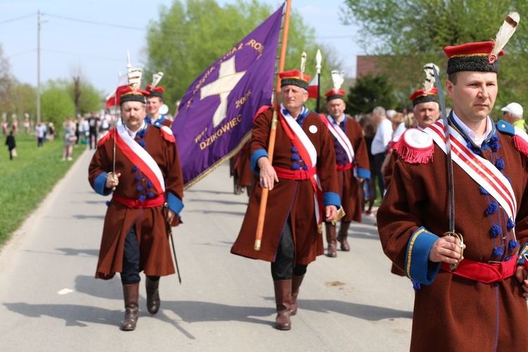 Parada straży grobowych