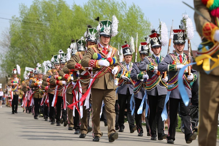 Parada straży grobowych