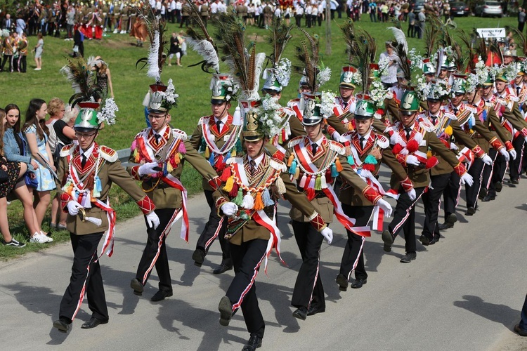 Parada straży grobowych