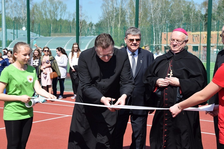 Poświęcenie kompleksu sportowego w Międzyborowie