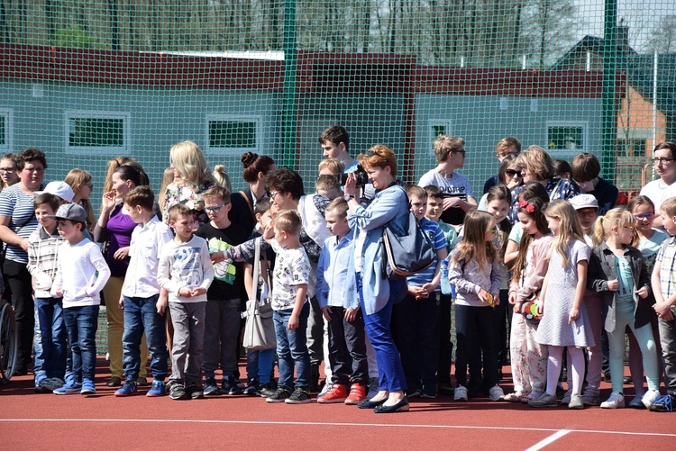 Poświęcenie kompleksu sportowego w Międzyborowie