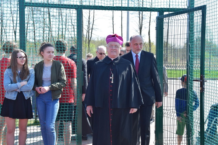 Poświęcenie kompleksu sportowego w Międzyborowie