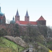 Wzgórze Tumskie  cieszy oko każdego,  kto odwiedza gród  nad Wisłą.