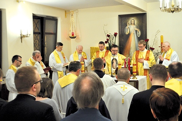 Modlitwa o powołania do płockiego seminarium rozpoczęła się w sanktuarium Bożego Miłosierdzia w Płocku.