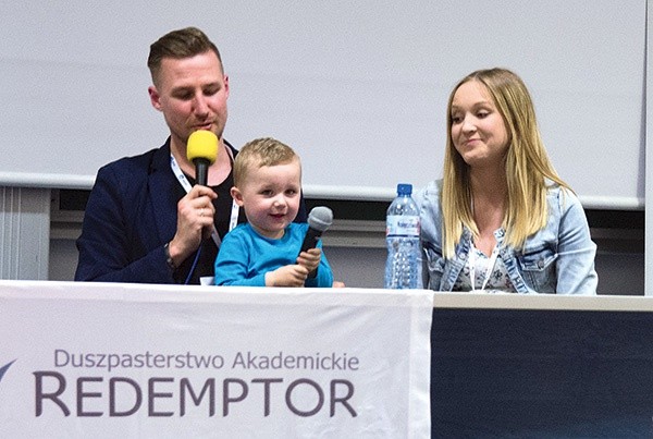 ▲	– Z jednej strony spór stwarza zagrożenie, ale z drugiej konstruktywnie przeżyty owocuje podwójnie i cementuje związek – stwierdzają małżonkowie.