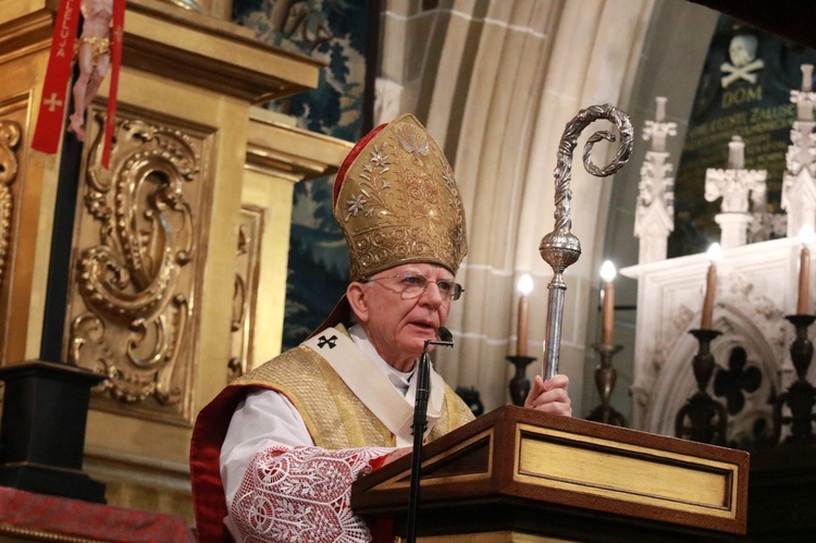 Msza św. z okazji 8. rocznicy pogrzebu Lecha i Marii Kaczyńskich