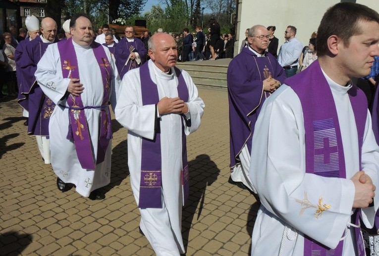 Pogrzeb śp. ks. prałata Józefa Śliża w Wapienicy