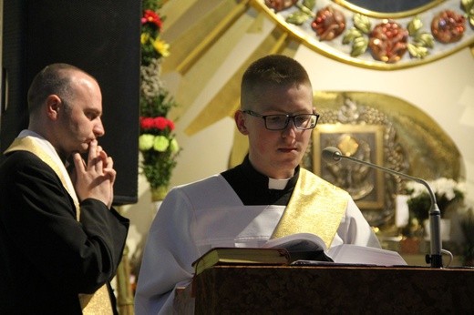 Dekanalne czuwanie młodzieży w Marcinkowicach