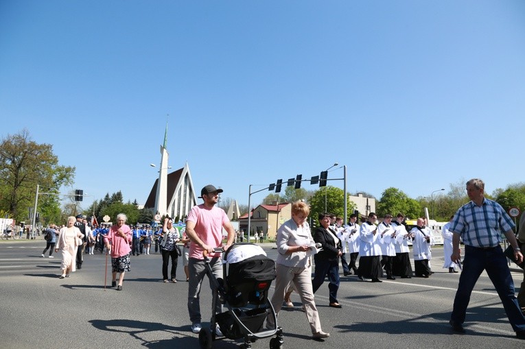 Inauguracja synodu. Nabożeństwo i procesja