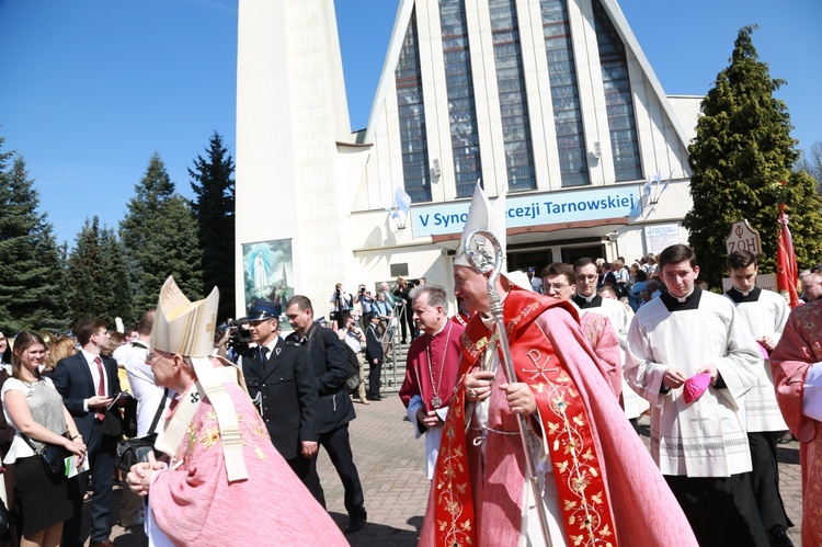 Inauguracja synodu. Nabożeństwo i procesja