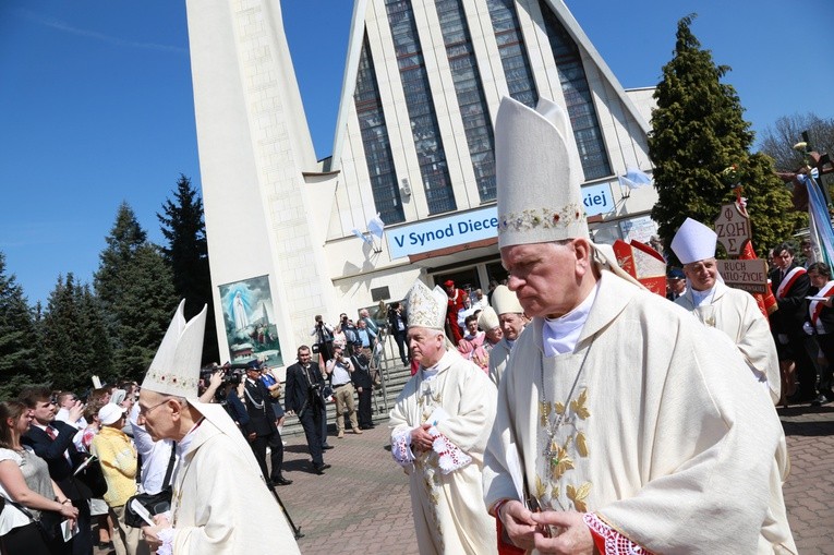 Inauguracja synodu. Nabożeństwo i procesja