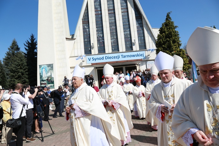 Inauguracja synodu. Nabożeństwo i procesja