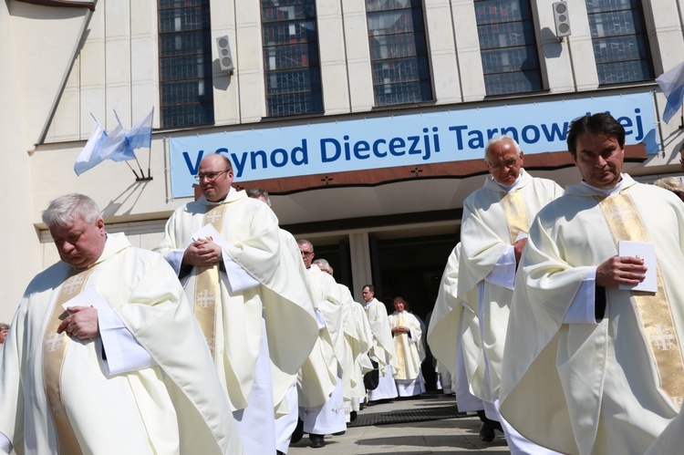 Inauguracja synodu. Nabożeństwo i procesja