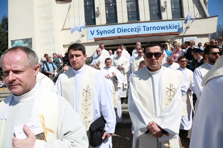 Inauguracja synodu. Nabożeństwo i procesja