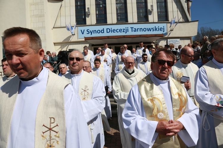 Inauguracja synodu. Nabożeństwo i procesja