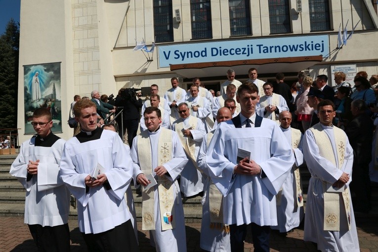 Inauguracja synodu. Nabożeństwo i procesja