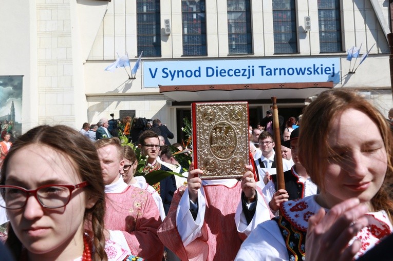 Inauguracja synodu. Nabożeństwo i procesja