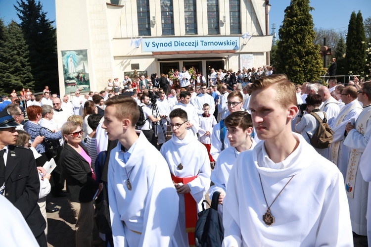 Inauguracja synodu. Nabożeństwo i procesja