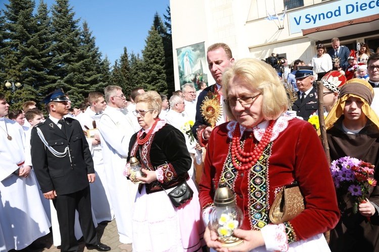 Inauguracja synodu. Nabożeństwo i procesja