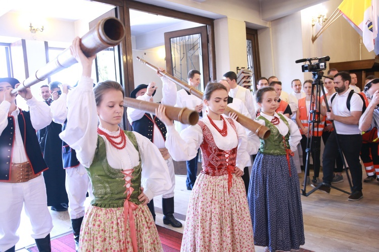 Inauguracja synodu. Nabożeństwo i procesja